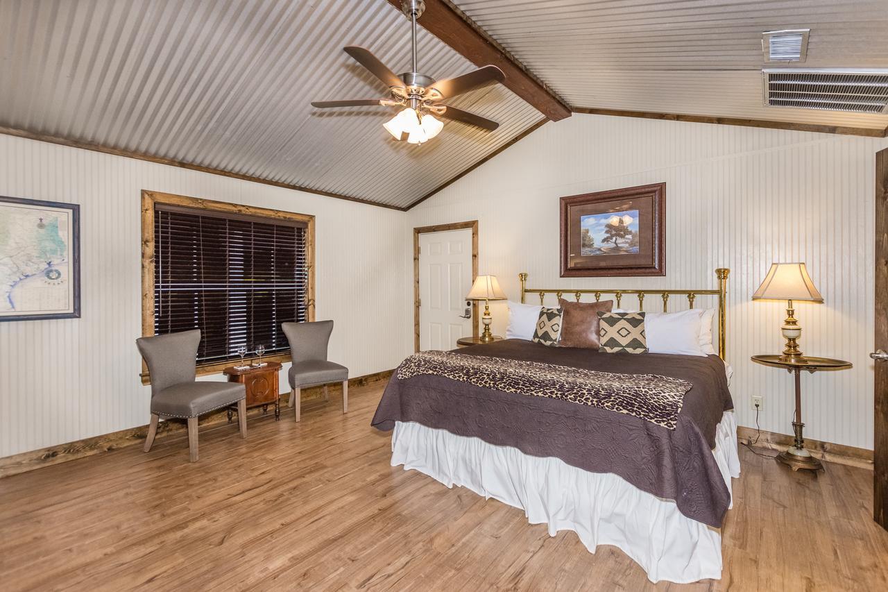 Vineyard Trail Cottages- Adults Only Фредериксберг Номер фото