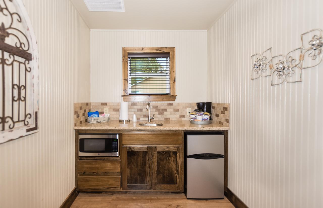 Vineyard Trail Cottages- Adults Only Фредериксберг Номер фото