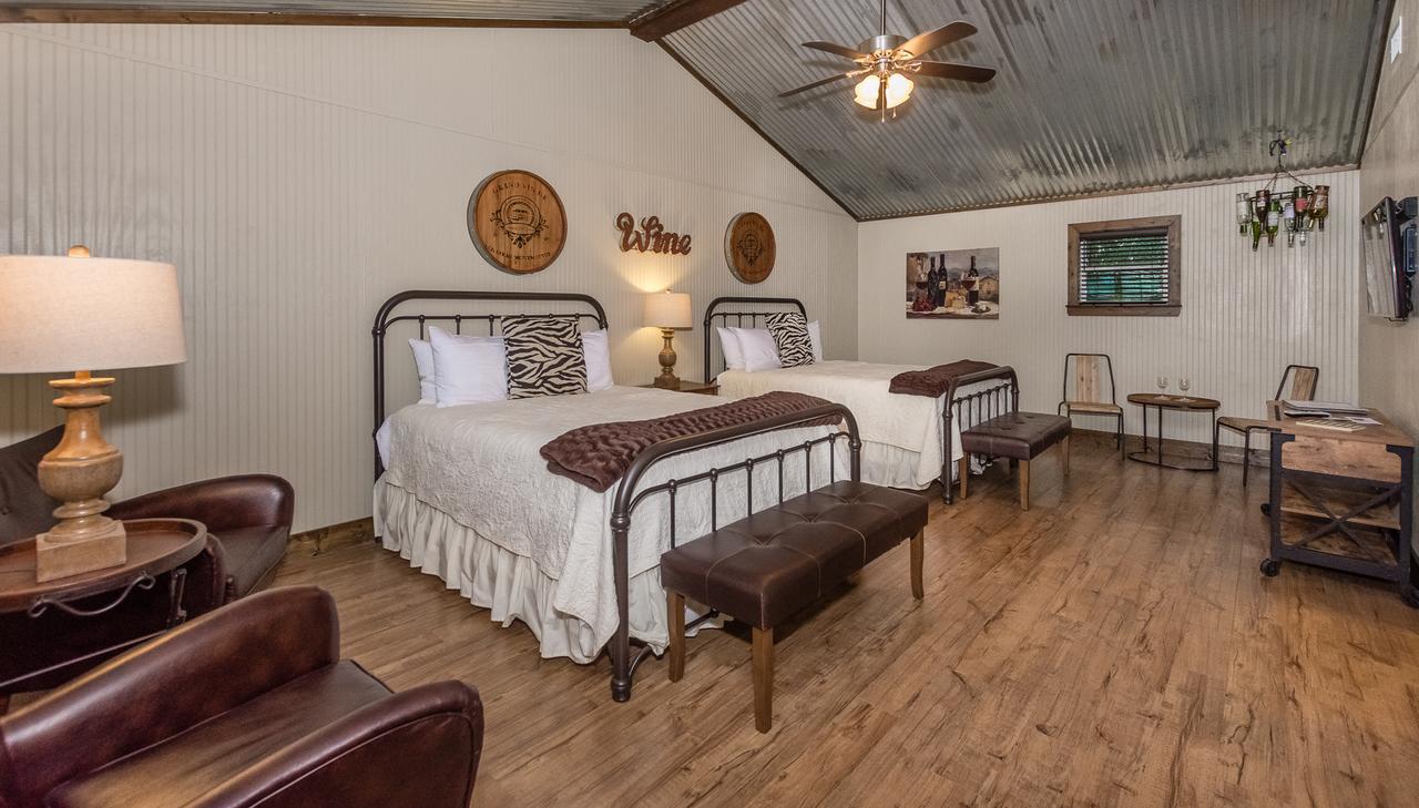 Vineyard Trail Cottages- Adults Only Фредериксберг Номер фото