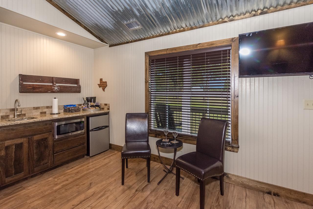 Vineyard Trail Cottages- Adults Only Фредериксберг Номер фото