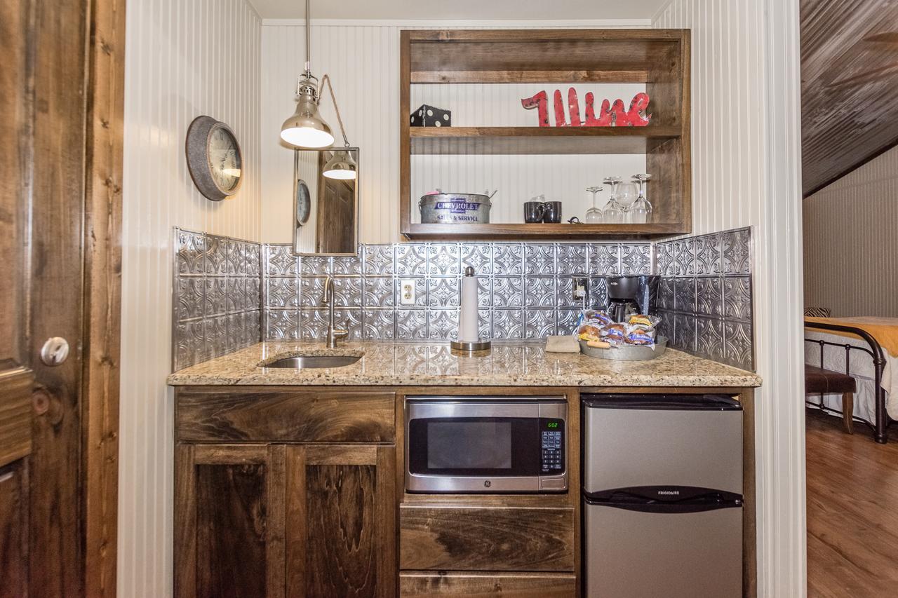 Vineyard Trail Cottages- Adults Only Фредериксберг Номер фото