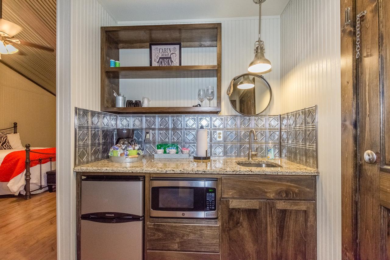 Vineyard Trail Cottages- Adults Only Фредериксберг Номер фото