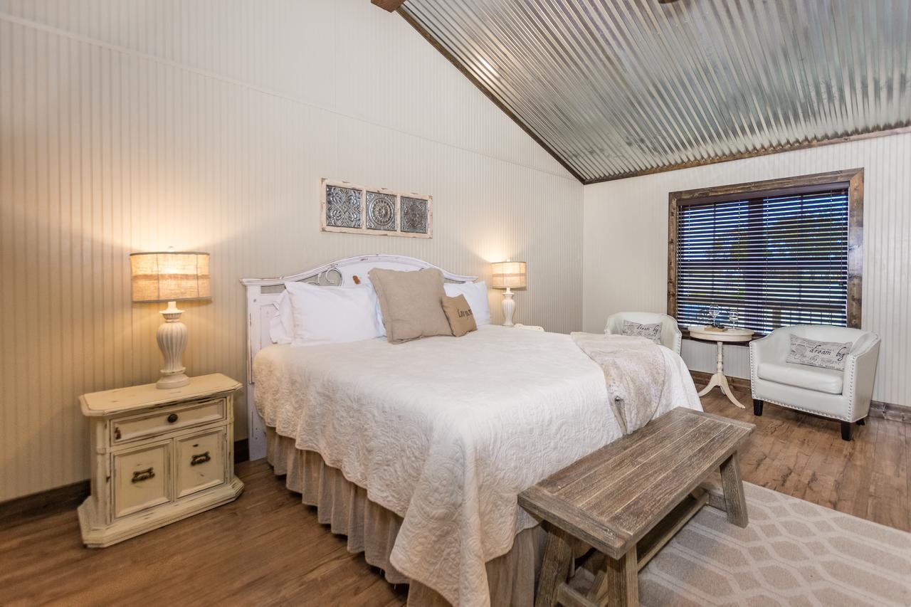 Vineyard Trail Cottages- Adults Only Фредериксберг Номер фото