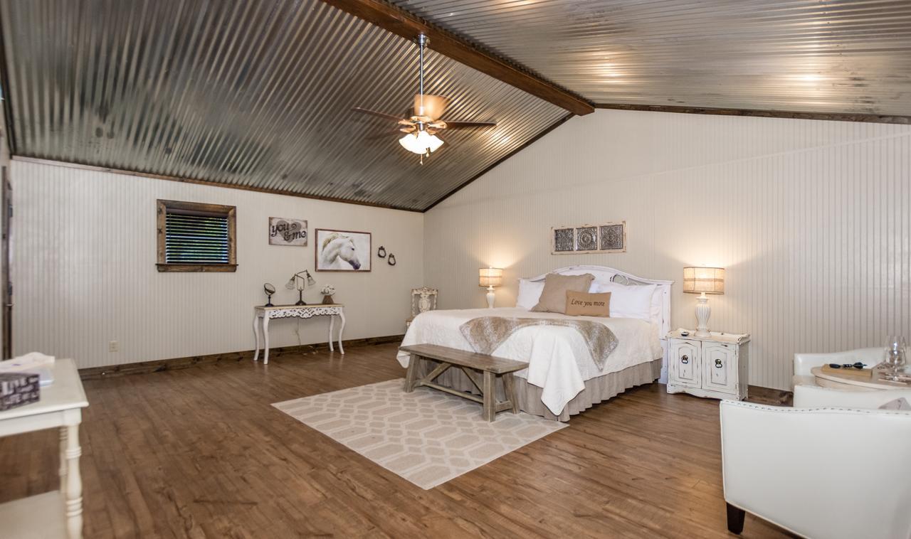 Vineyard Trail Cottages- Adults Only Фредериксберг Номер фото